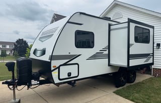 Cozy Winnebago - Ready for Adventure!