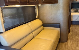 2017 Thor Motor Coach Palazzo 33.2