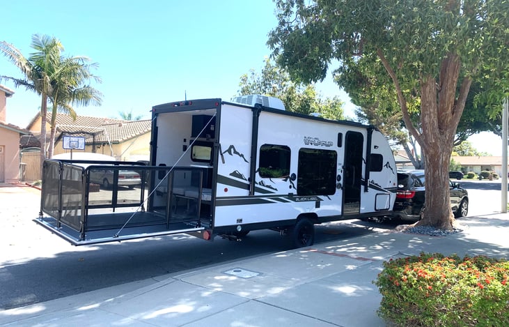 Full shot of rig- We deliver to you!
Message me for better photos. The photos seem to enlarge on this platform.