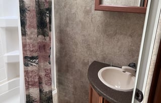 5 person RV rental- for light towing w/generator