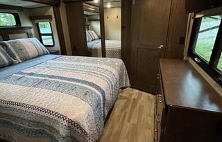 Stationary cozy couples Ozark getaway retreat