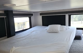 Luxurious 2 bedroom suite RV