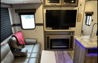 2022 Zinger 2 BR Bunkhouse - perfect for families!