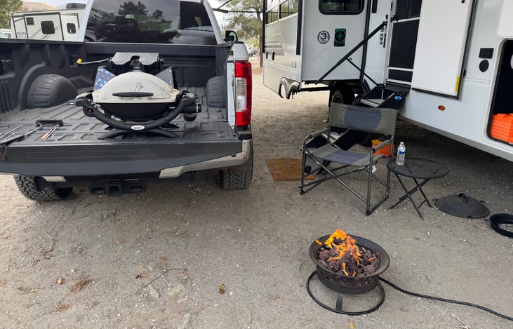 Fire pit and bbq included