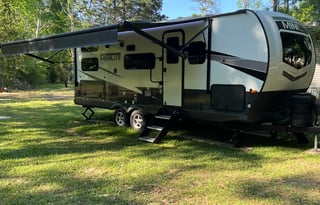 Bigfoot's Nicely Equipped Comfy Camper Rental!