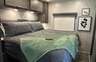Adventure-Ready Family RV –  Sleeps 8, Free WiFi