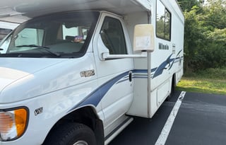 Newly Renovated RV - Minnie - Adventure Machine