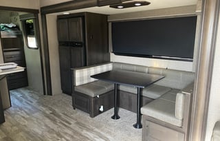 Luxury Camping! Fully Equipped 35ft 5th Wheel!