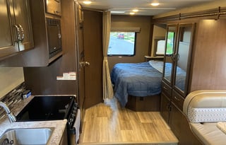 2018 ThorMotorCoach FreedomElite 24HE *New Solar*