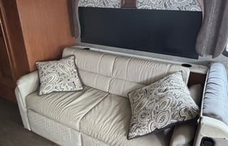 Class A Bounder 2 Full Bath w/ King and Bunkhouse