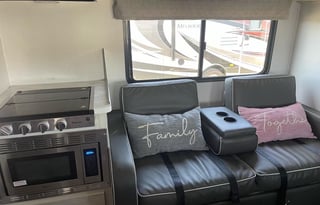 2022 Family friendly Rv 200 miles  per night incl