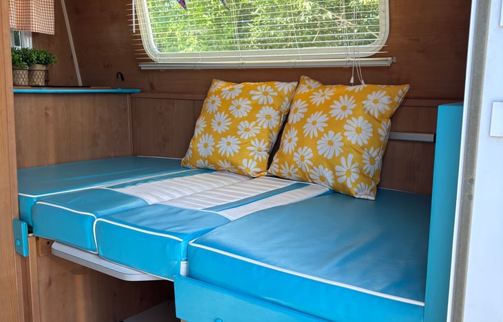 this would sleep a small child or adult , up to 5' tall comfortably