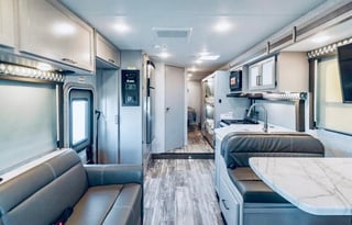 Fully Stocked, Sleeps 8, Super Clean & Comfy!