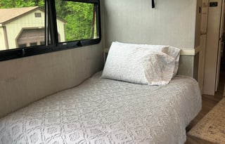 Relaxing Luxury RV Rental w/bunkhouse