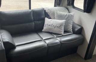 2021 Cherokee Grey Wolf- FREE DELIVERY TO CG LAKE