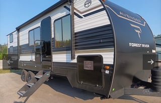 Sweet Pea II - 26 ft Bunk House with Camp King Bed