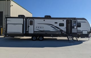 Lu&Ry's 2021 Puma bunkhouse