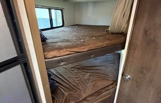 Bunkhouse/Outdoor Kitchen-Sleeps 8-Delivery Avail