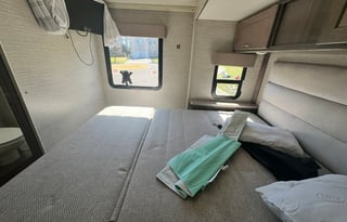 2021 Winnebago Spirit 26T couple & small family