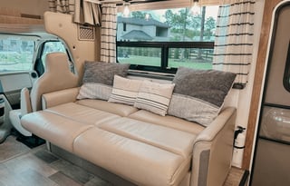 The Chic Chateau - Fully Stocked Luxe RV