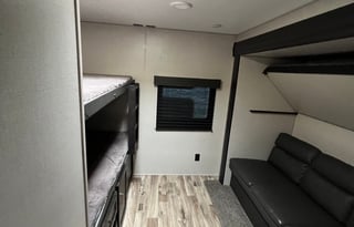 2021 - 33' Sport Trek Fancy Pants