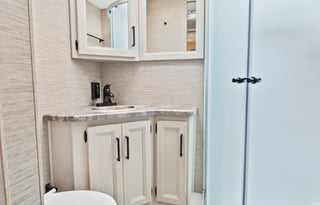 Thor ACE RV: Bunk Beds, Pet-Friendly, Loaded