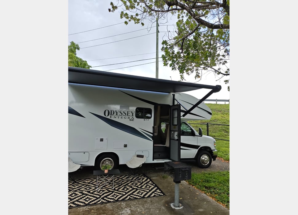 Class C Motor Home rentals in Naples