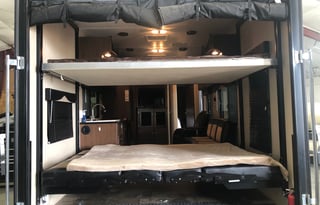 2015 Dutchmen RV Razorback 2550