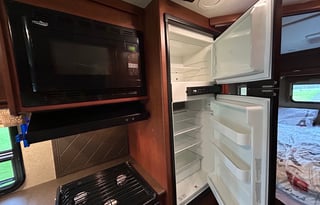 Easy to Drive Class A – 2015 Thor Vegas 24.1