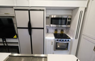 Pet Friendly Full Service Luxury 2 Bedroom RV