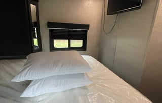 Large Bunkhouse w/King Bed & Outdoor Kitchen