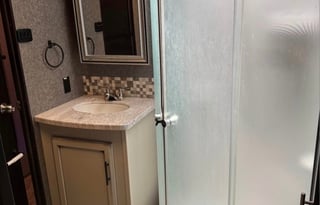 2019 Jayco 5th wheel-4 slides, outdoor kitchen