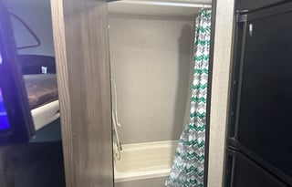 Modern Bunkhouse - Sleeps 8 - Delivery Available