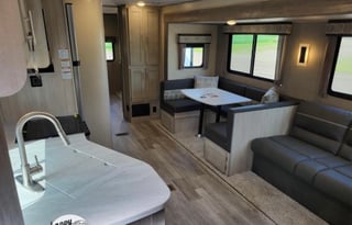 2022 Coachmen Sleeps 10!