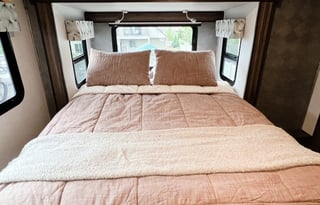 2021 RV w/3 Slides - Sunseeker 2500TS