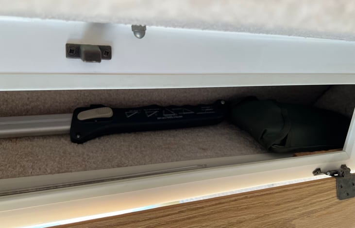 Camping accessories (saw, folding shovel)