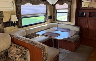 Cozy Family Camper | Sleeps 6 | Delivery Available
