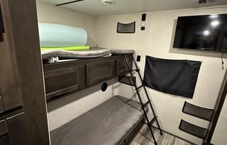 2022 Cruiser Aire 33BHB - Big Family RV Rentals