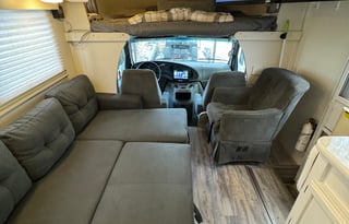 Newly Renovated RV - Minnie - Adventure Machine