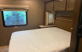 2017 Thor Motor Coach Freedom Elite