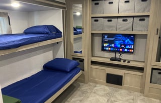 Maximus - 2023 FR Wildwood 31KQBTS (Delivery Only)