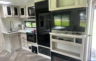 2023 EAST TO WEST Della Terra 312BH