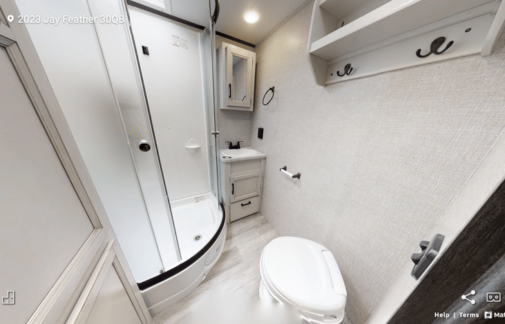 bathroom with cold and hot water with lots of stoage and clean towels