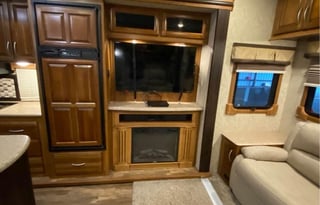 2017 Prime Time Crusader 315RST