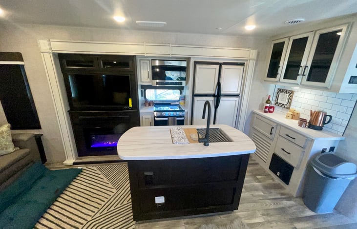 Gourmet Chef's Kitchen with Center Island and Coffee Bar Area