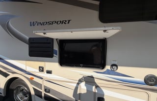Spacious and fully equipped motorhome
