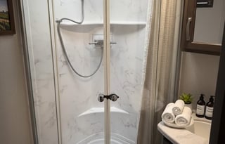 Luxury Couple's Coach: King Bed & Large Bath