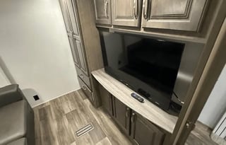 "Hill Country Cougar" Keystone Cougar 368MBI