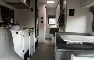 2022 EAST TO WEST Entrada 2200S