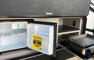 2022 Sundance 294BH 2 bedroom sleeps 10